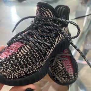 Yeezy very good condition, New size 9C for kids age 2-4